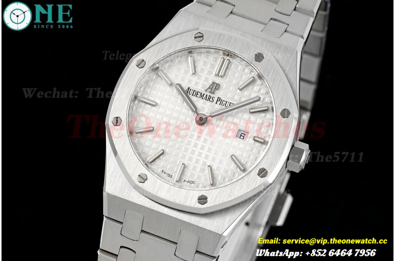 Royal Oak Ladies 33mm SS/SS White Dial 8F Swiss Quartz
